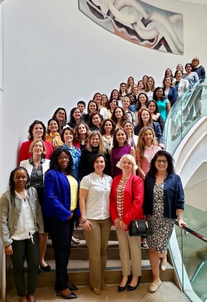 Laura Fitzgerald and Montse Puig  in a group picture of the scholarship