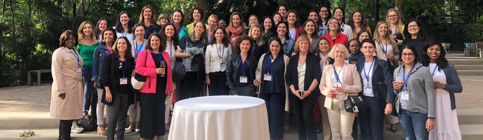 Laura Fitzgerald and Montse Puig  in a group picture of the scholarship