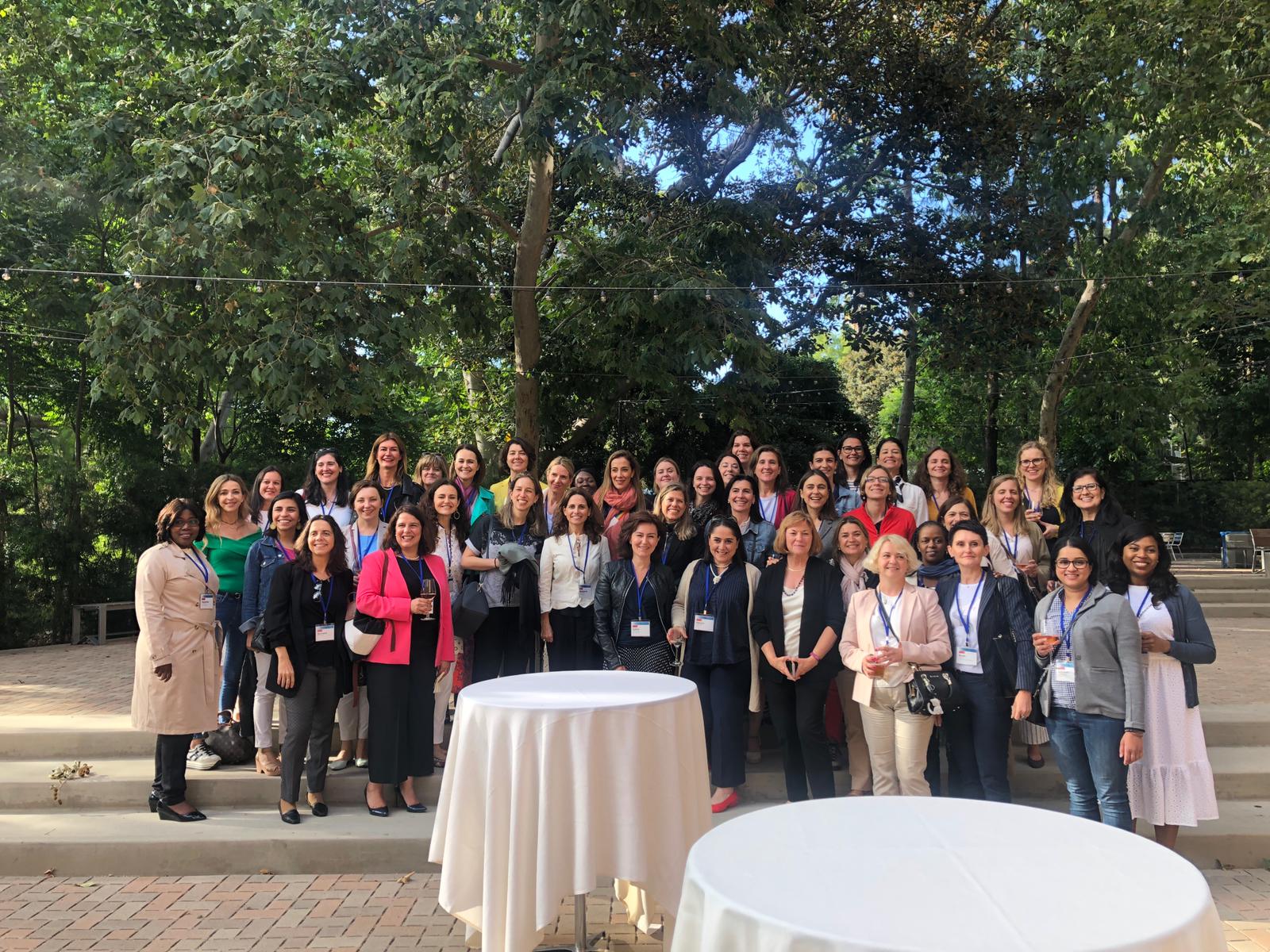 Laura Fitzgerald and Montse Puig  in a group picture of the scholarship