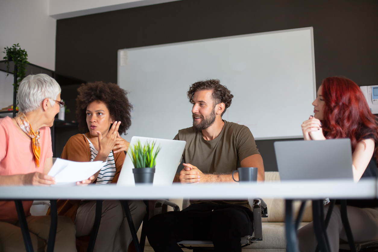 La escucha activa requiere de un acto consciente por tratar de comprender al interlocutor