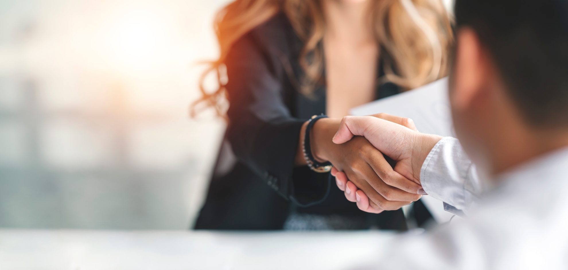 Mujer en el trabajo y su entorno laboral